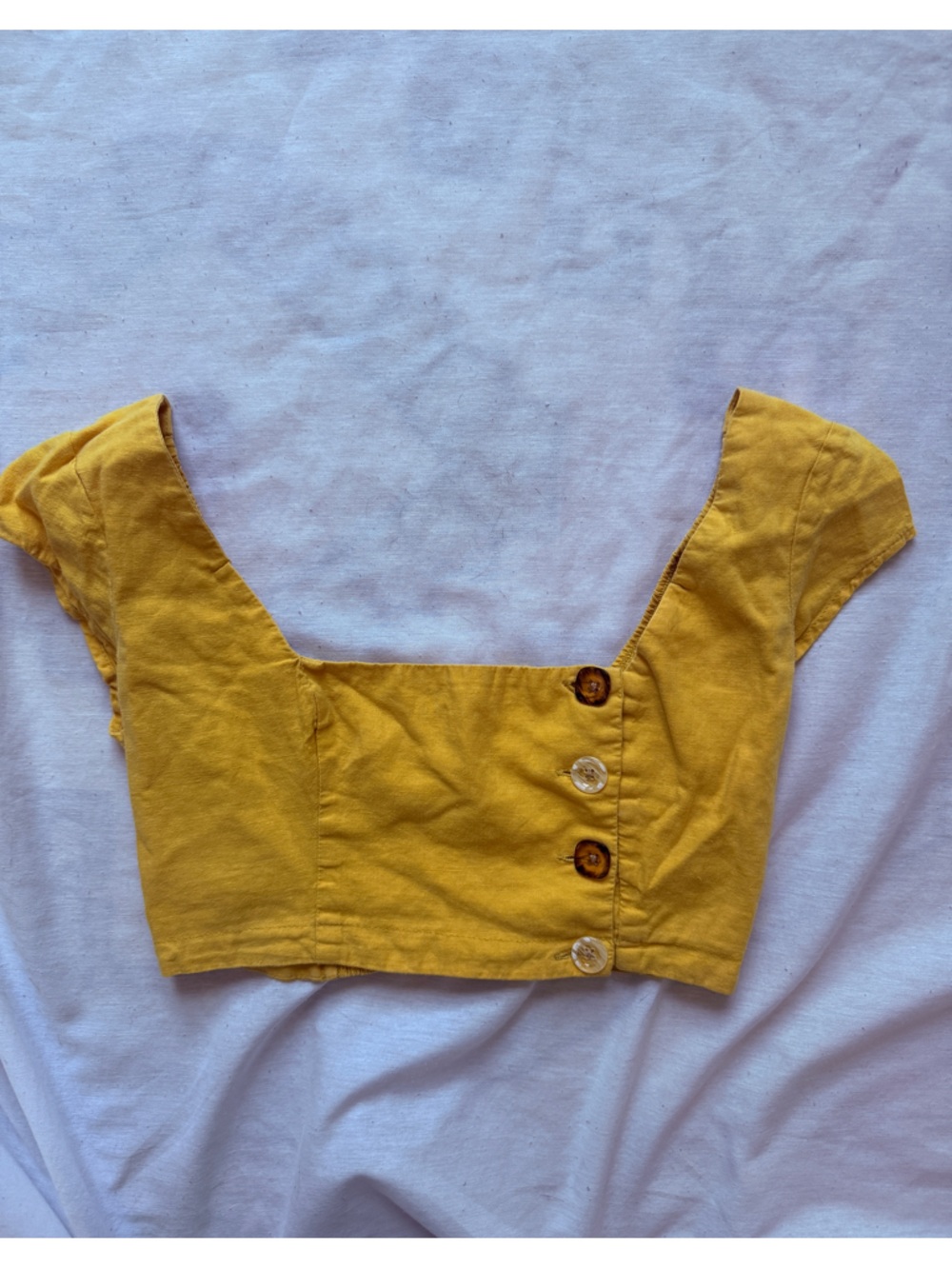 UO Butter Yellow tortoise button sleeveless crop top linen blend medium